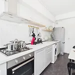 Gabroveni Art Apartman *